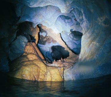 稲積鍾乳洞　洞窟探検&水中ライン整備